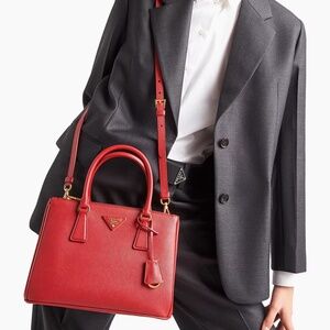 Medium Prada Galleria Saffiano leather bag